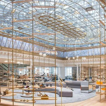 Neuf Quartier Magasin Bon Marche, Invalides Et Tour Eiffel Daire