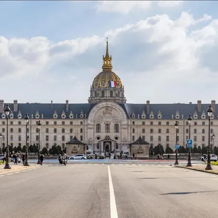 Neuf Quartier Magasin Bon Marche, Invalides Et Tour Eiffel Daire *