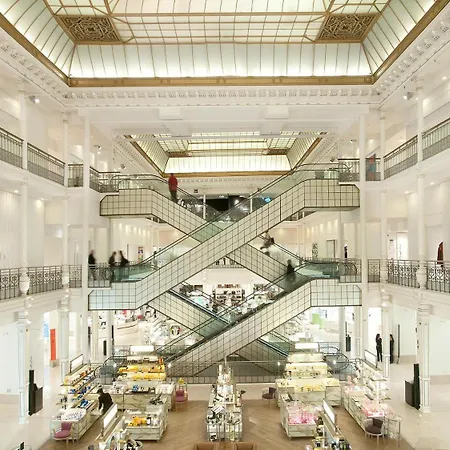 Neuf Quartier Magasin Bon Marche, Invalides Et Tour Eiffel *